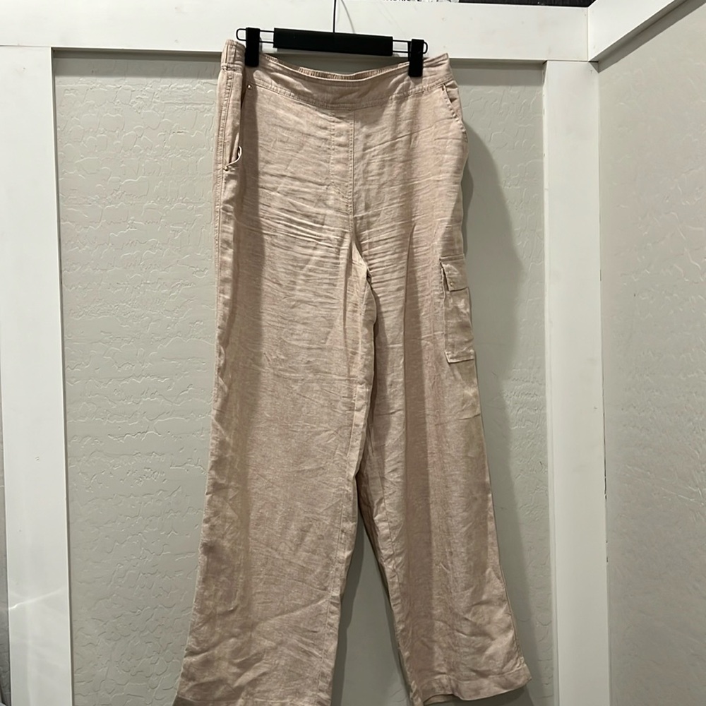 Zac & Rachel Medium relaxed linen and rayon pant.  Two side pockets at waist.